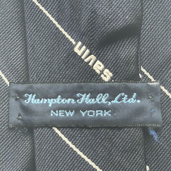 Vintage 70s Savin dark navy blue polyester tie with white diagonal pinstripes - Picture 4 of 4